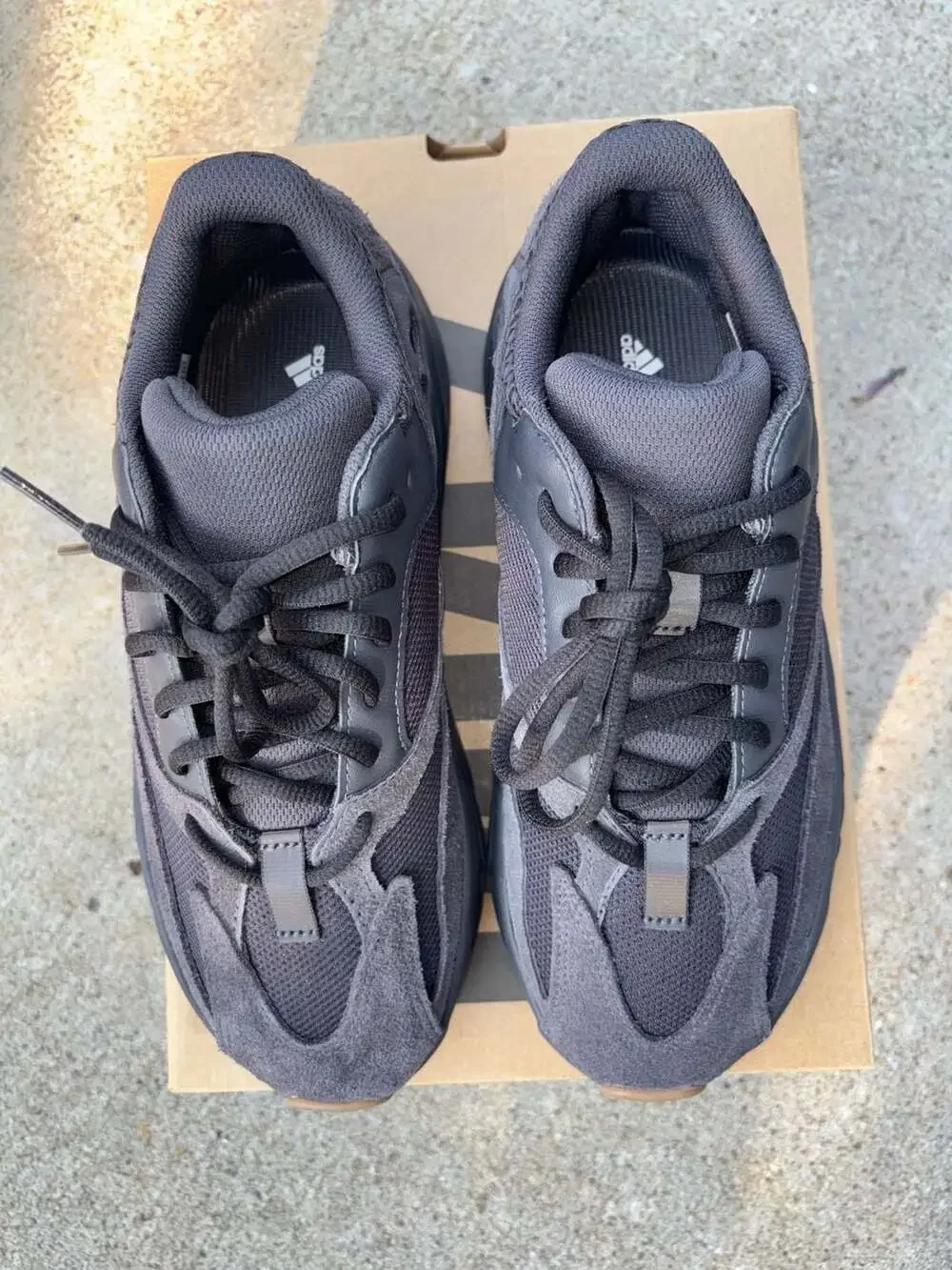 Adidas Yeezy Boost 700 ‘Utility Black’[FV5304] 2022 release. Size 8.5 men’s